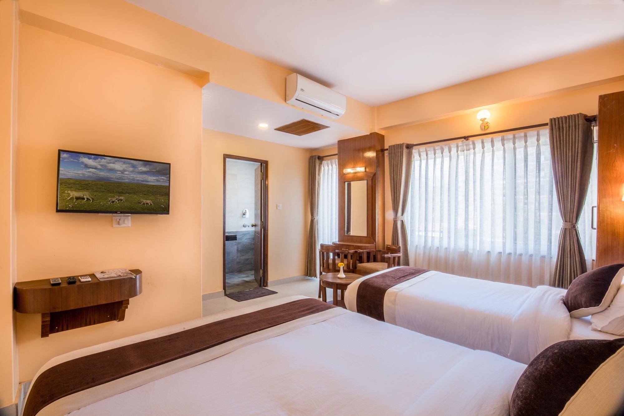 Hotel Lake Shore Покхара Экстерьер фото